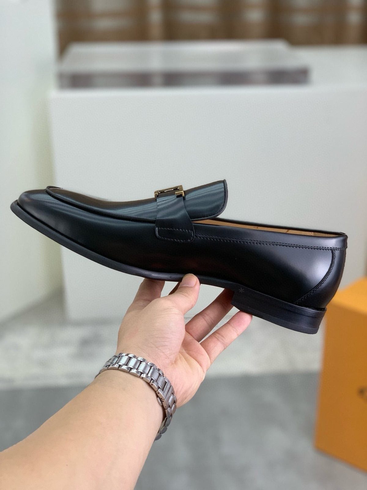 TOD'S Men's Black Gold-Tone Hardware Loafers